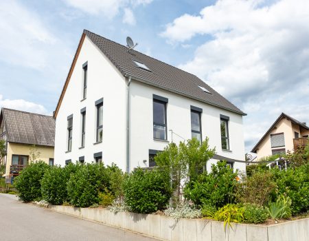 immocontec-Referenz: Zwei Einfamilienwohnhäuser im Vorort von Regensburg